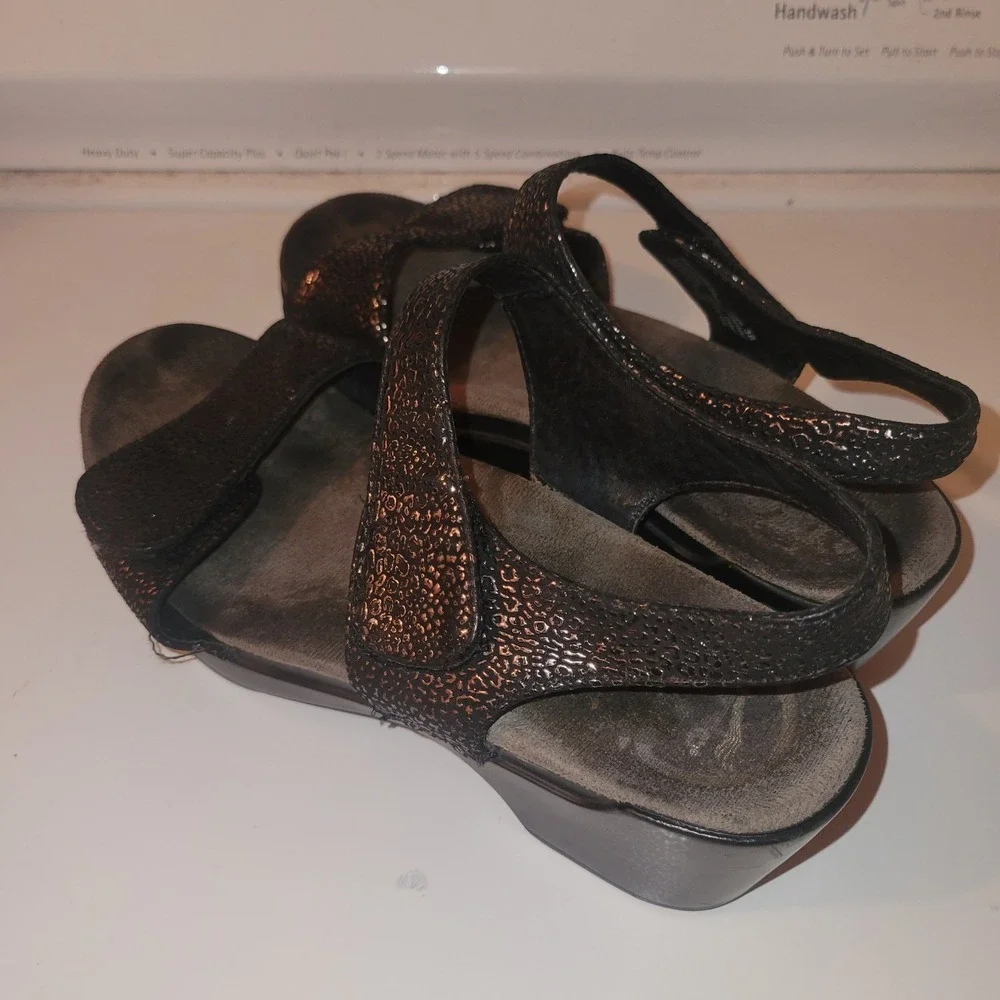 Dansko Sophie Metallic Print Leather‎ Wedge Sandals EU 38 US 7.5-8 Black